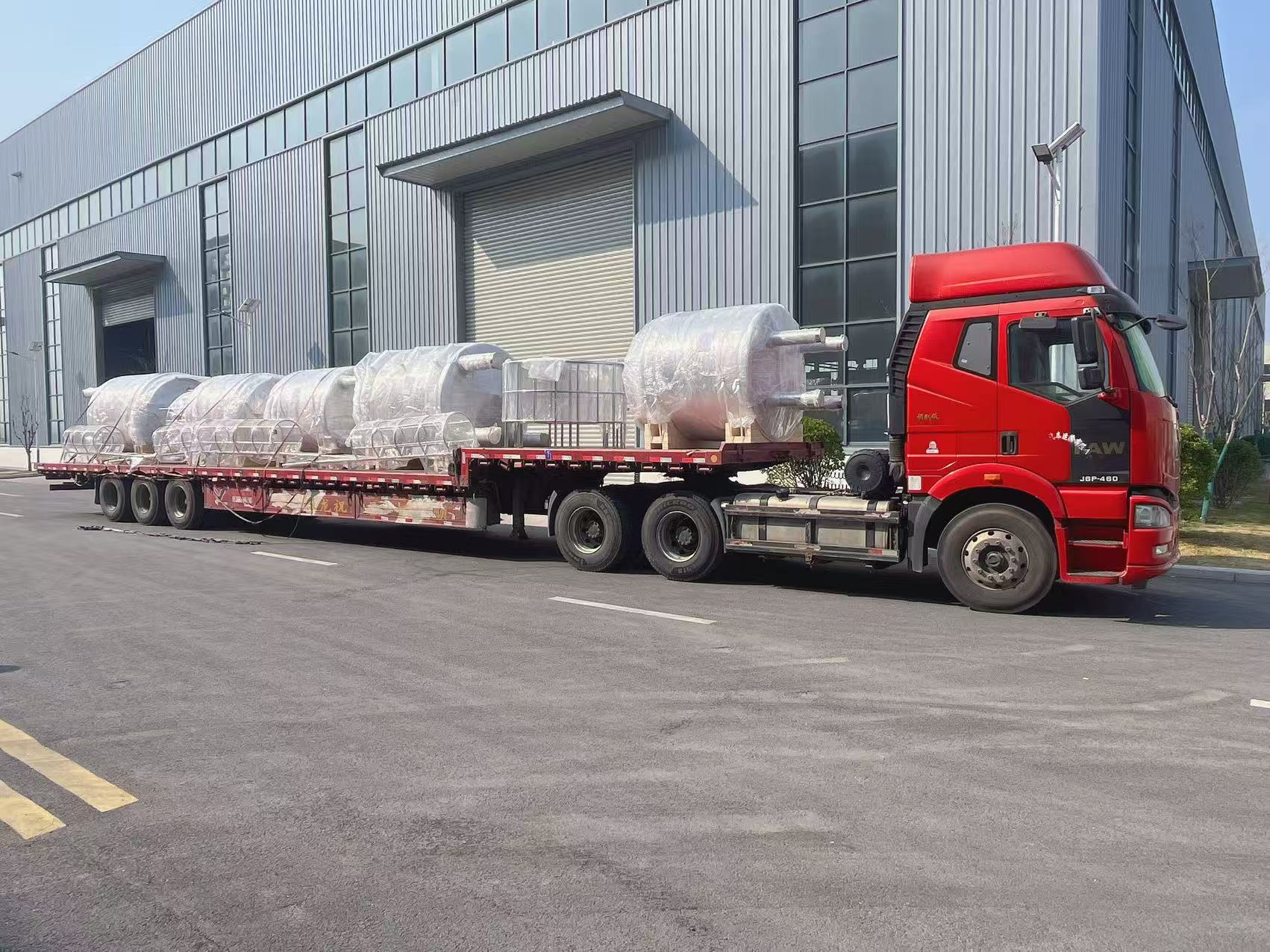 凯贤项目纯化水罐及注射水罐发货现场