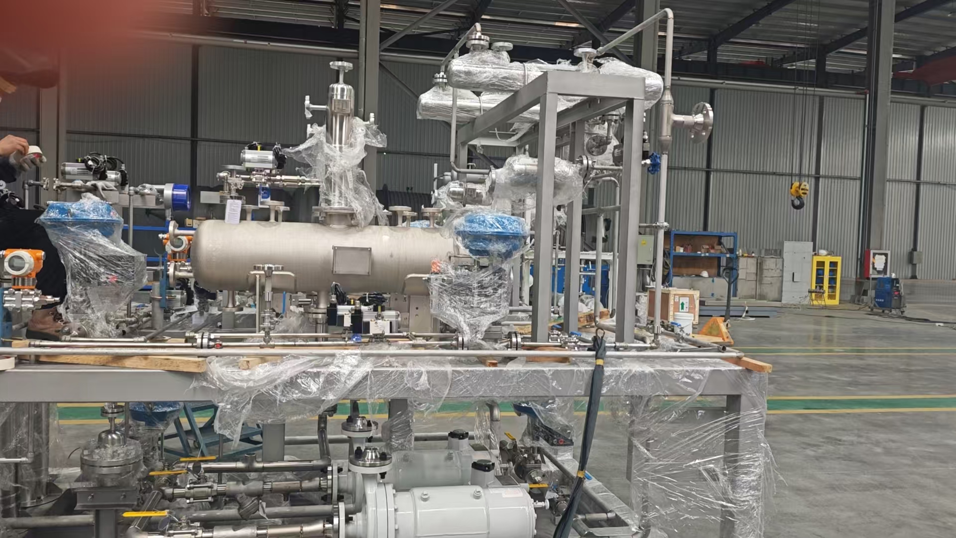 笃舜发往武汉长兴电器10标方制氢和水系统模块发货现场