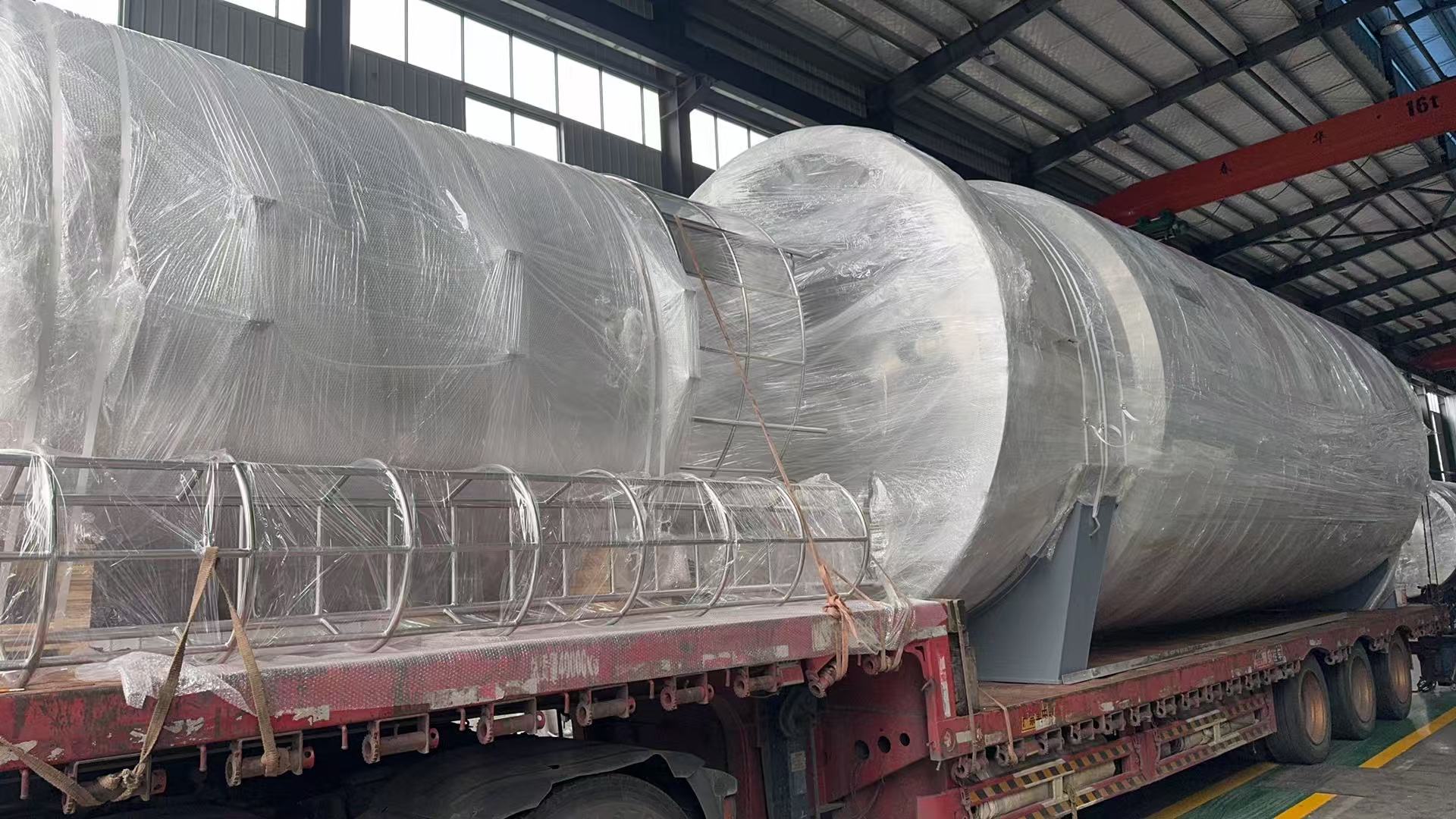 笃舜发往河北石家庄华孚项目注射水罐设备发货现场